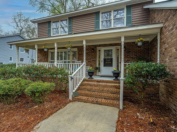4th image of 209 Westminster Ave