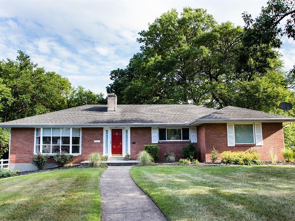 1st image of 700 Oakwood Dr