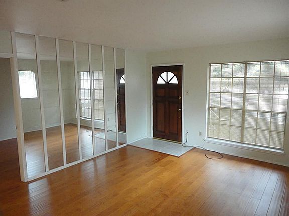 5th image of 833 Wax Myrtle Ln #A