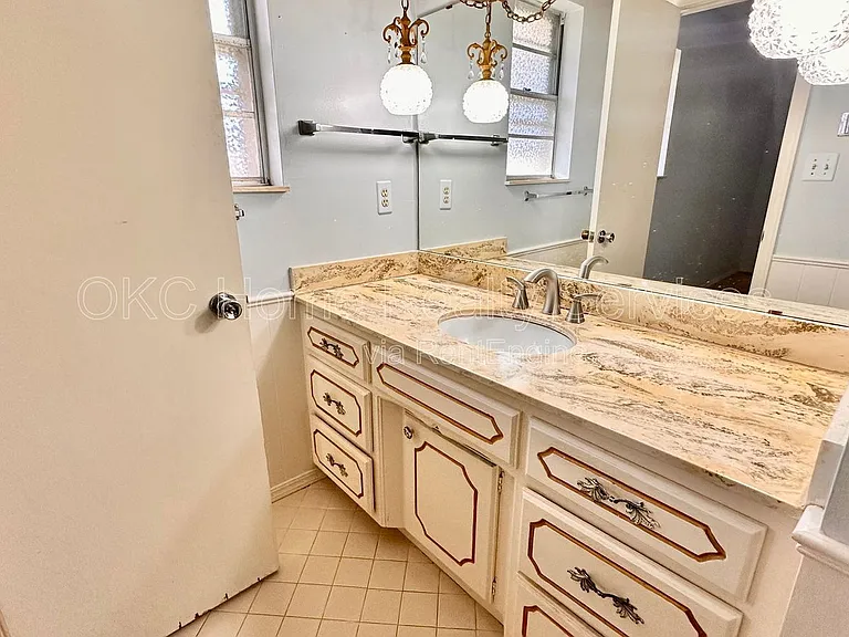12109 Camelot Dr — Photo 32