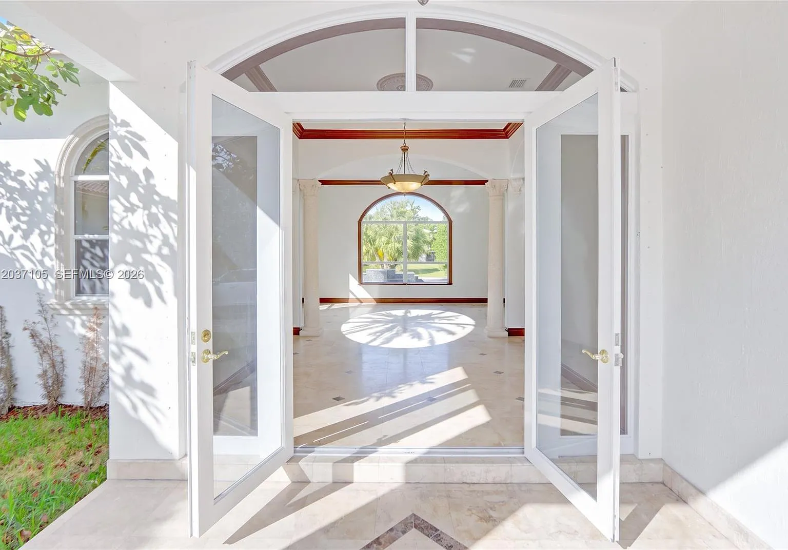 7 bed, 6.5 bath, 5119 sqft, $13,990 — Photo 4