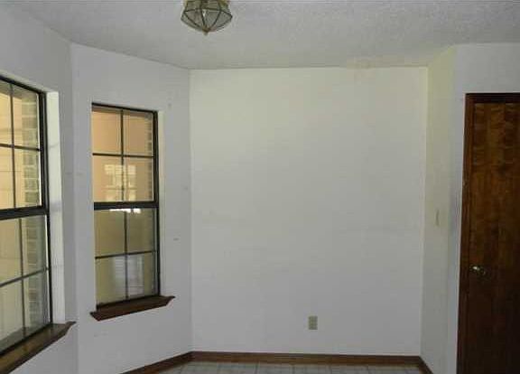 4th image of 6135 Katrina Dr