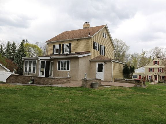 3rd image of 46 Westlake Dr