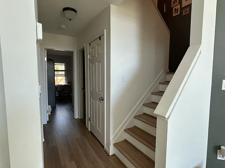 1318 Damyien Arch — Photo 10