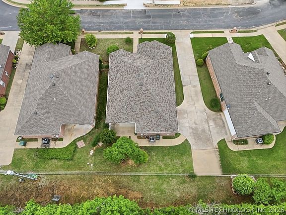 5th image of 4306 Greentree Way #13