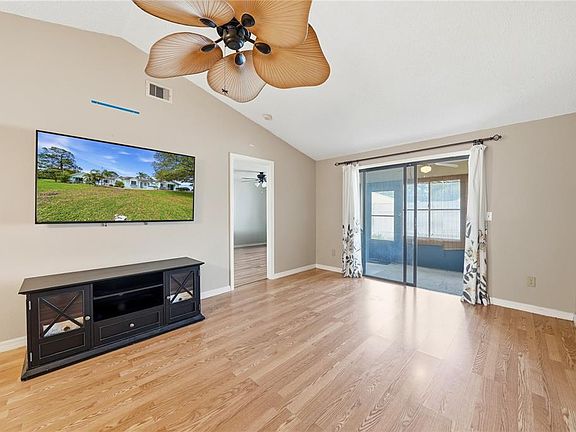 4th image of 412 Cedar Ridge Ct