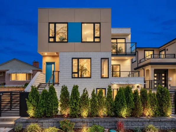 3389 Price St, Vancouver, BC V5R 5P8