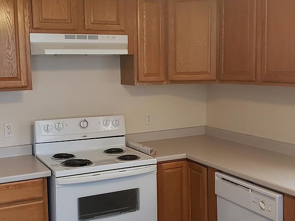 Kitchen stove, dishwasher
