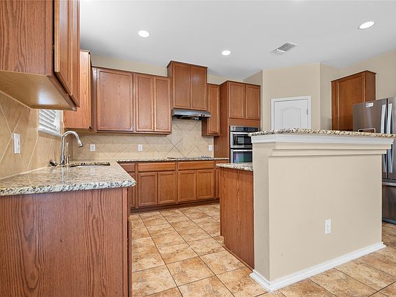 3rd image of 14308 Lake Victor Dr