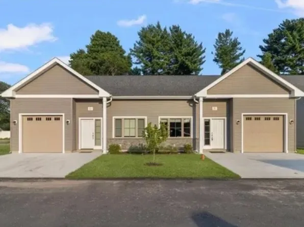 32 - 34 West Valley Circle, 32-34 Circle Dr, West Warwick, RI 02893