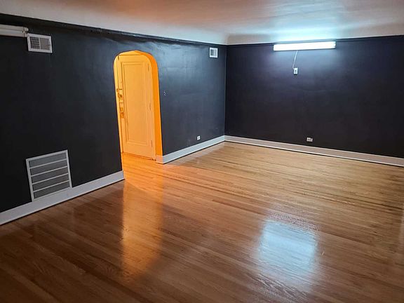 3rd image of 6323 N Washtenaw Ave #2