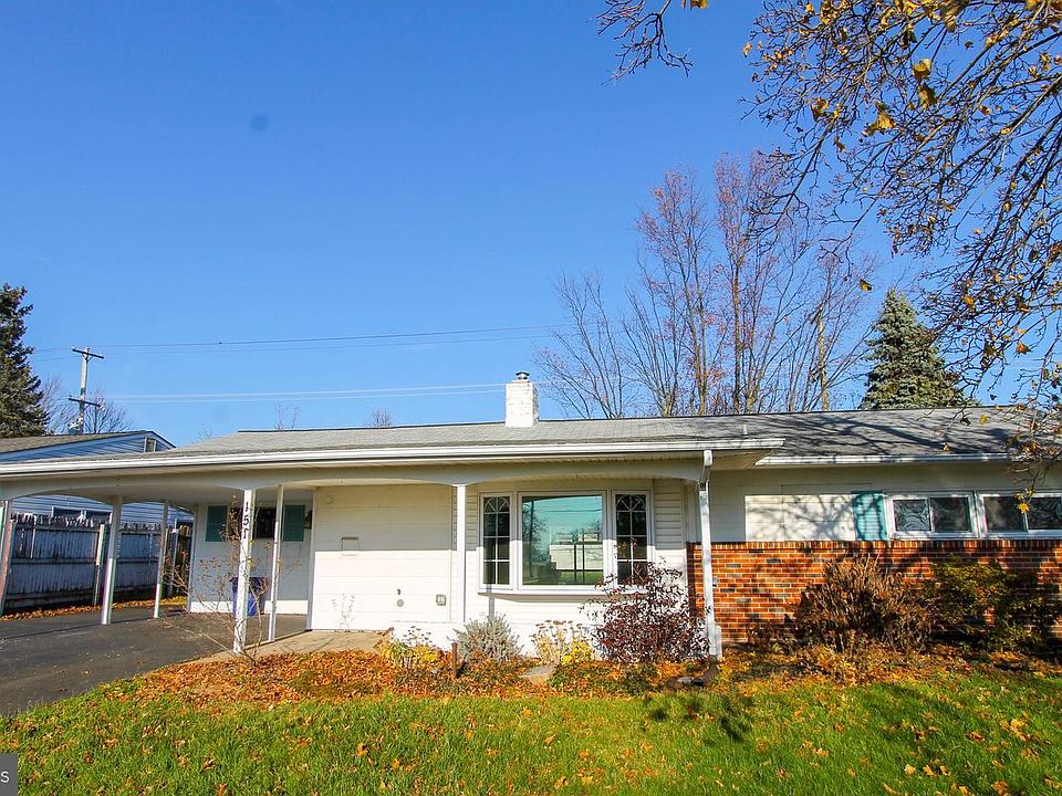 1st image of 151 Pinewood Dr