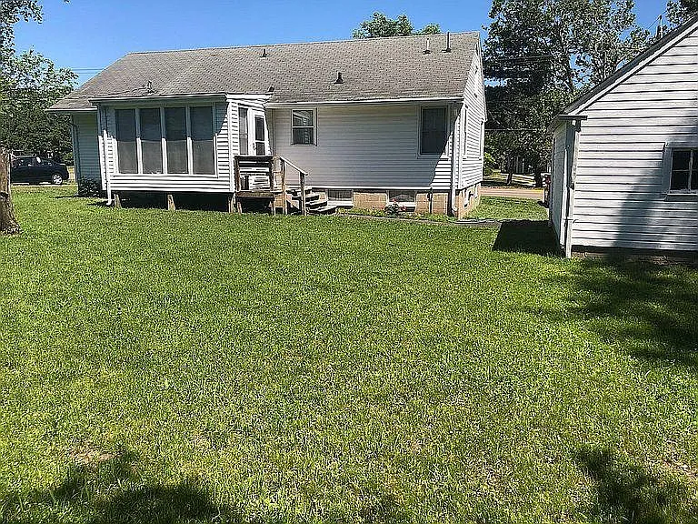 3 bed, 1.5 bath, 1054 sqft, $1,500 — Photo 2