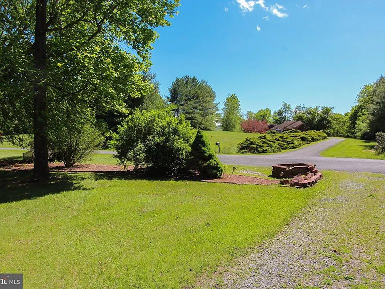 11 Hickory Ln — Photo 4