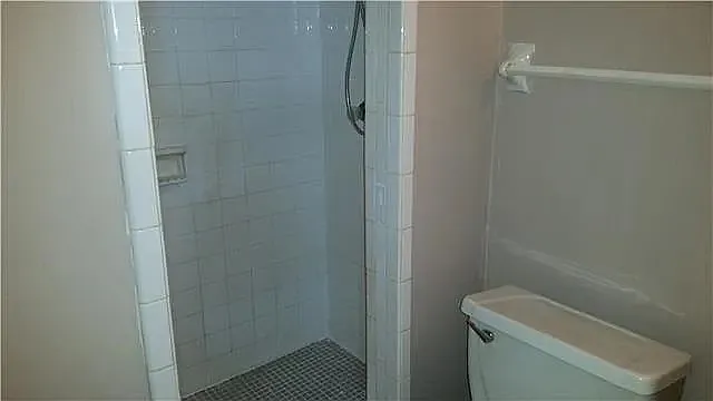 104 Castlegate Cir — Photo 2