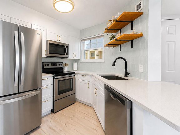 5th image of 1850 Charlesmont Drive #119