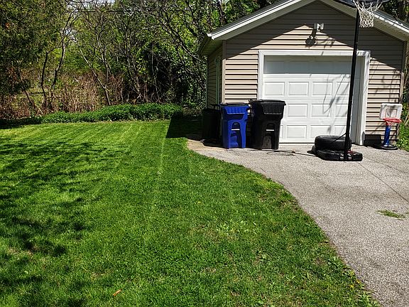 4th image of 15315 Lucknow Ave