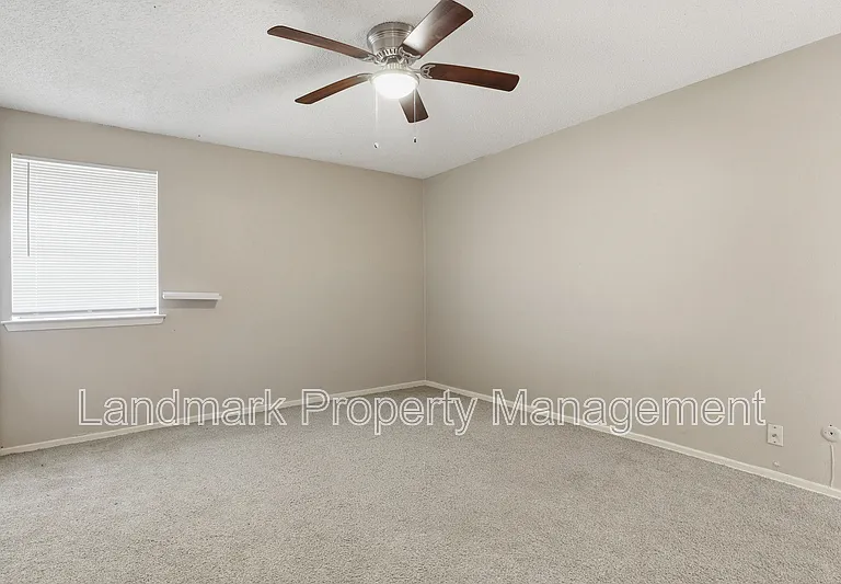 6811 Trail Lake Dr — Photo 22