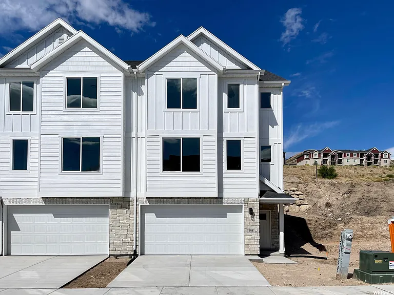 998 W Shadow Brook Ln — Photo 1