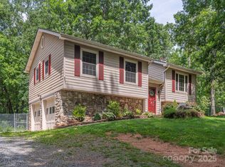 623 Nellie John Dr, Clyde, NC 28721