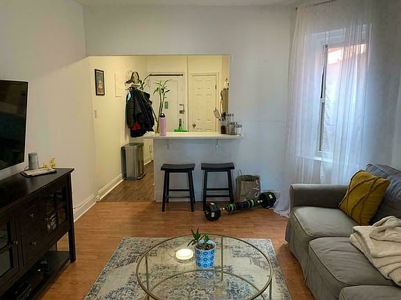 4th image of 139 Norfolk St #4