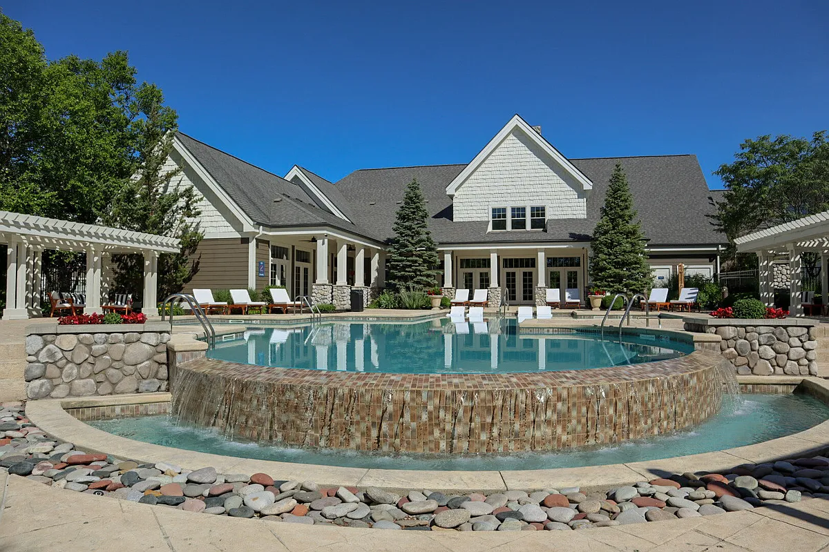 Building Photo - Prairie Lakes
