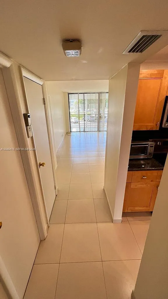 Biscaya Iii Condo — Photo 3
