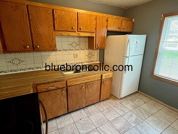 5th image of 2618 N 64th Ter
