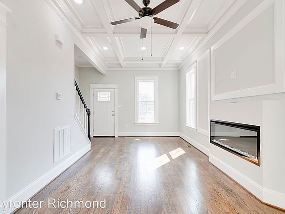 4th image of 117 E 12th St