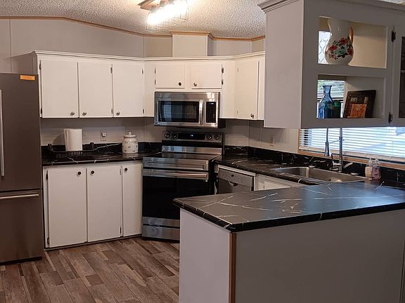 3rd image of 122 Magnolia Ln