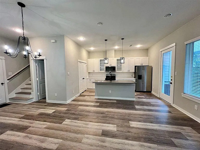 6712 Parker Oaks Ln — Photo 1