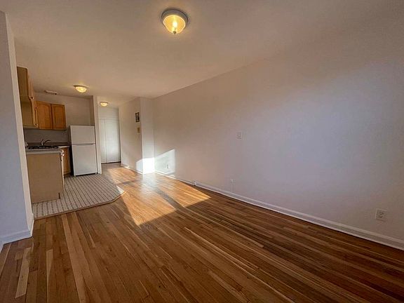 3rd image of 317 W 22nd St #5B