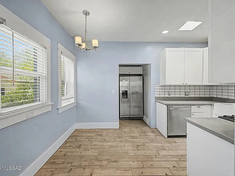 825 E Helen St — Photo 28