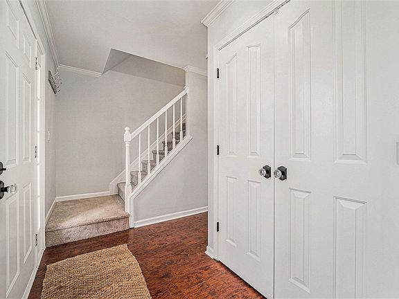 4th image of 45687 Larchmont Dr