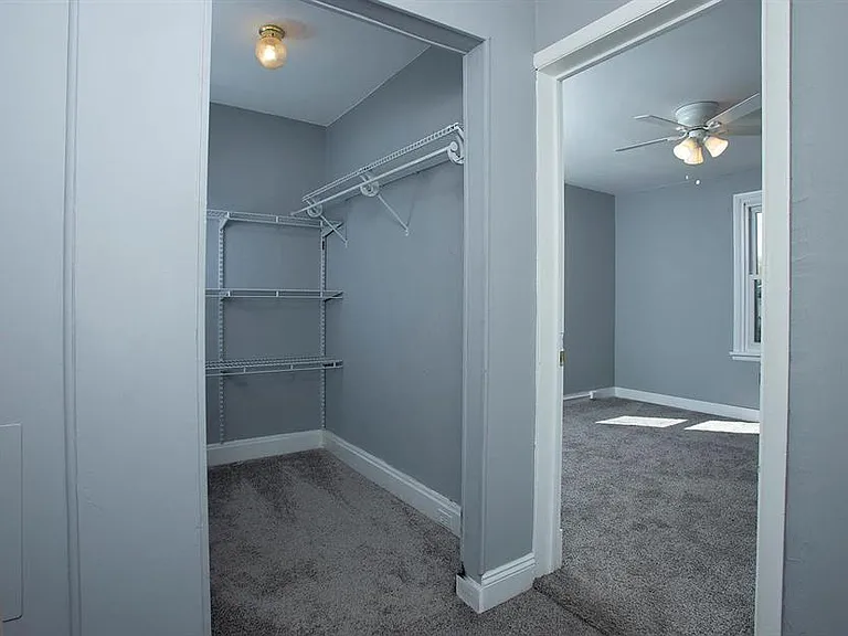 340 S Wood St — Photo 32