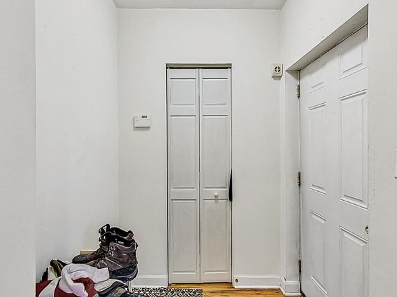 4th image of 3417 N Janssen Ave