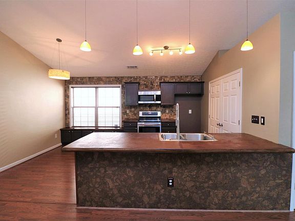 5th image of 1008 Winding Oak Trl