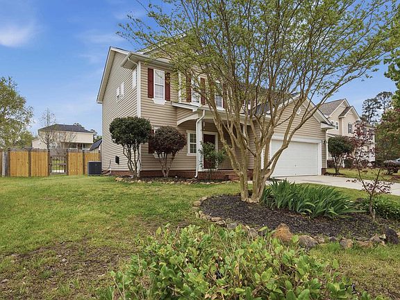 3rd image of 247 Winterberry Loop