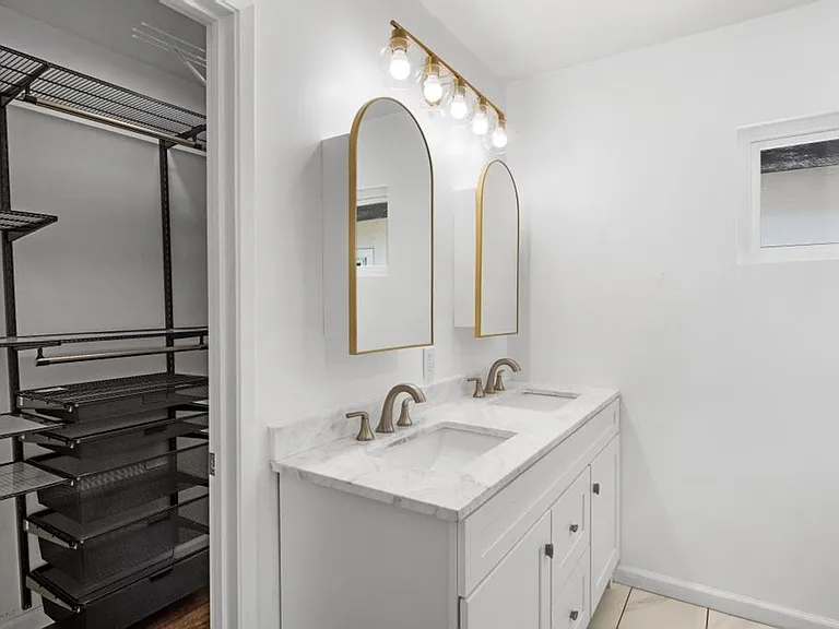 1007 Winston Dr — Photo 20