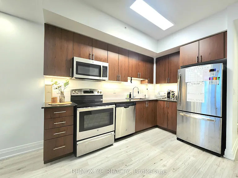7165 Yonge St #1007 — Photo 5