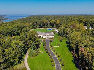 471 Woodbury Rd, Cold Spring Harbor, NY 11724