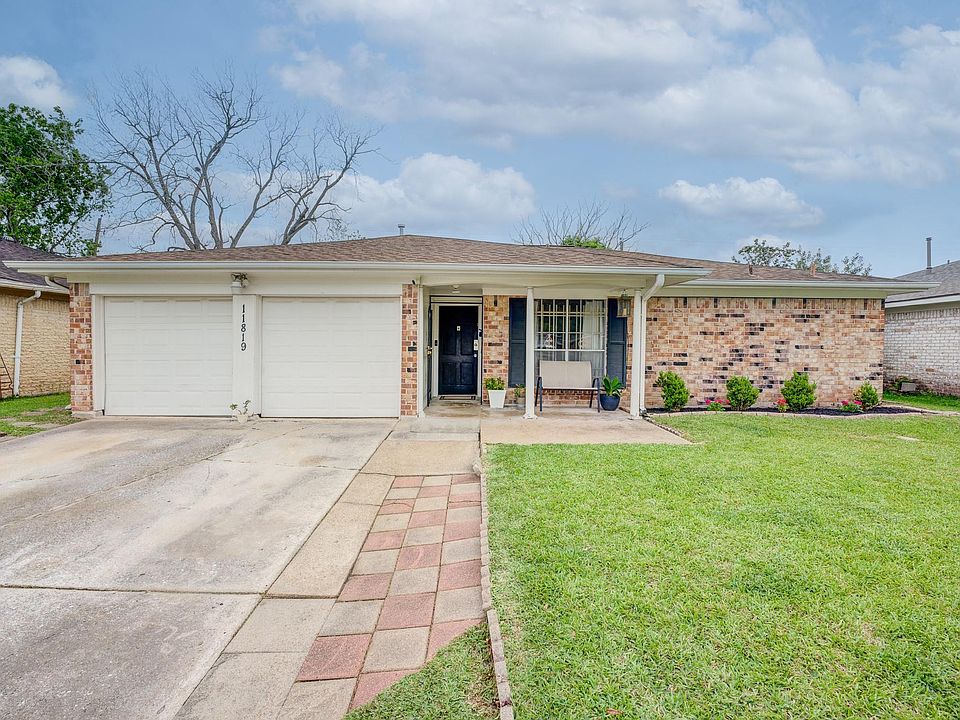 1st image of 11819 S Nottingham Cir