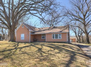 616 N Summit St, Neosho, MO 64850