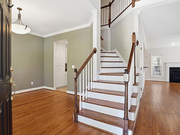 5th image of 187 Cunningham Dr