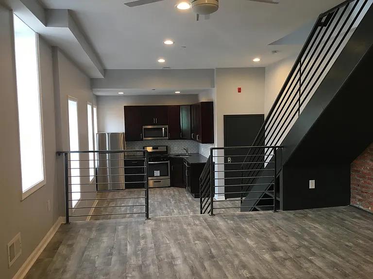 400 W Penn St #2 — Photo 4