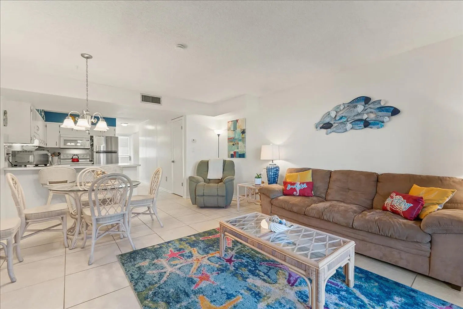 2 bed, 2.0 bath, 1054 sqft, $3,190 — Photo 2