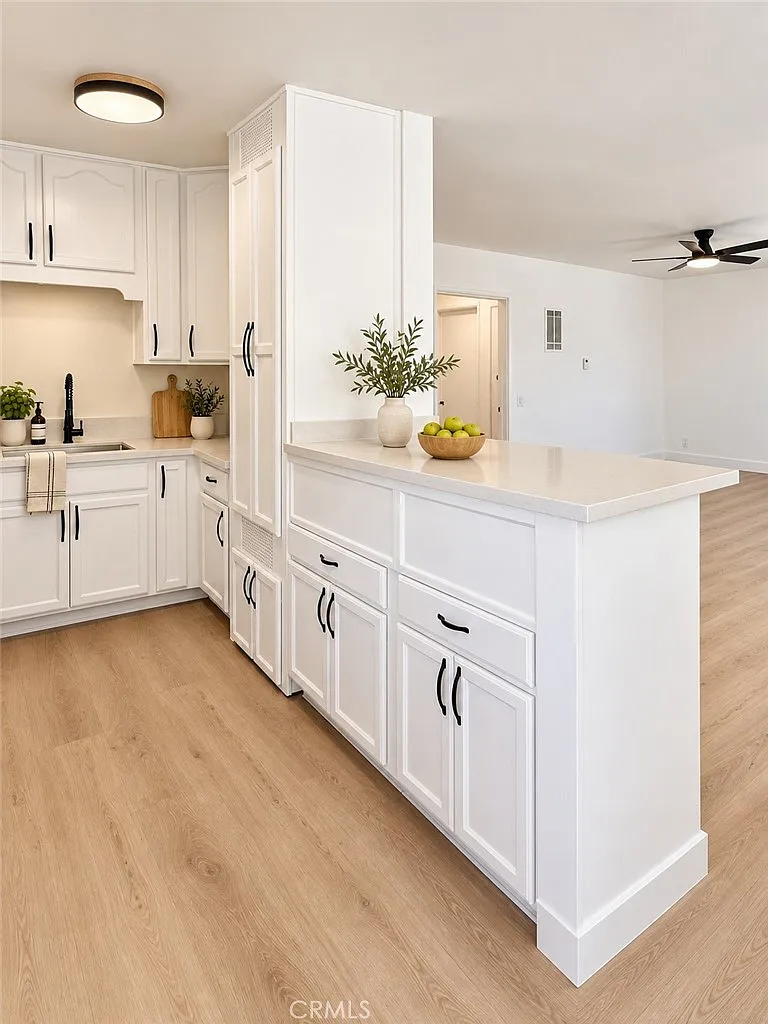2 bed, 900 sqft, $3,150 — Photo 3