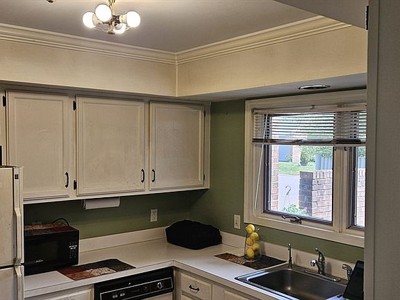 5th image of 242 Greenbrook Dr Unit 242