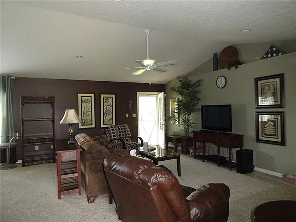 2nd image of 1033 E Santee Dr