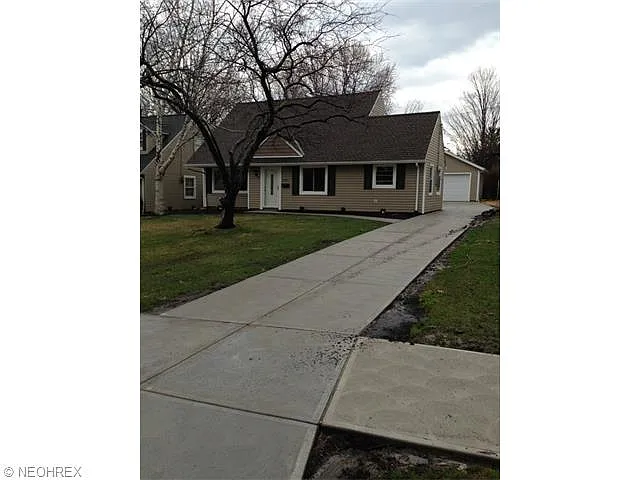 25551 Chatworth Dr photo 1
